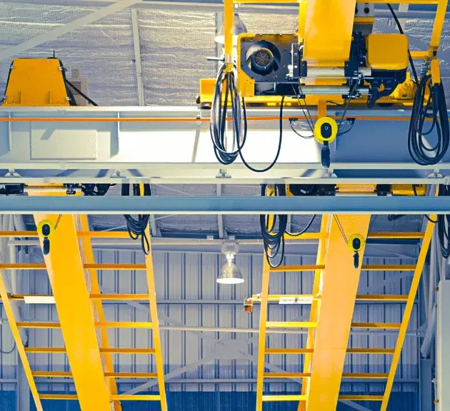pont roulant qui est installé dans un hangar commercial