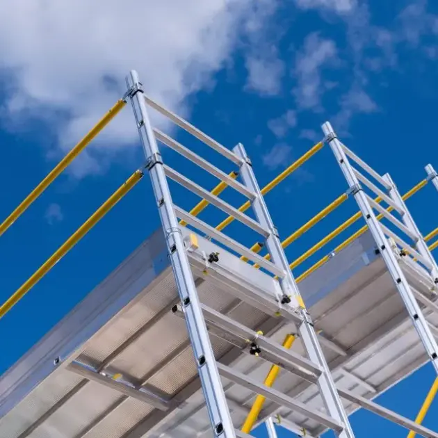 échafaudages monté sur un chantier